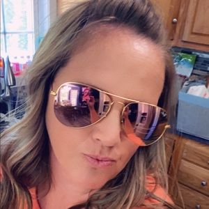 Meet your Posher, Toy